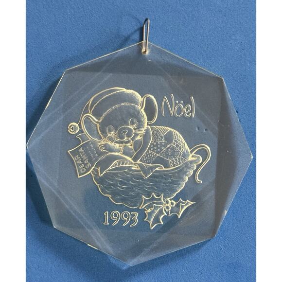 1993 Holiday Treasures Collectors’ Sleeping Mouse Octagonal Acrylic Ornament - Picture 4 of 11